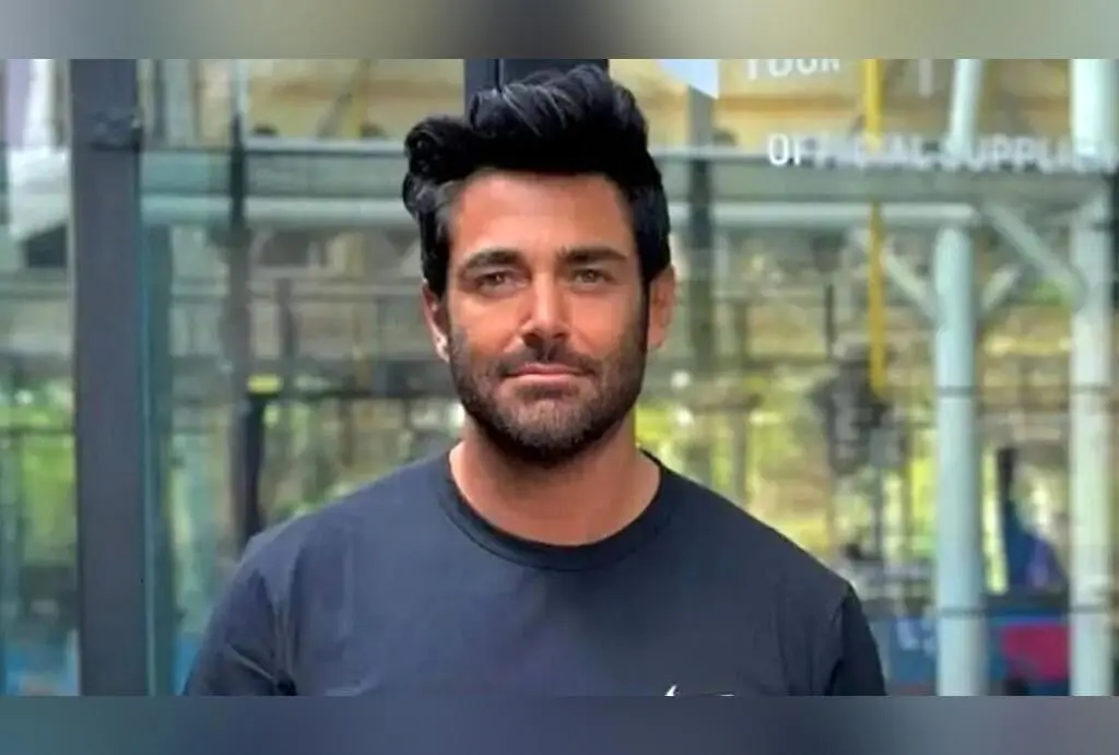 خانه لوکس و مدرن محمدرضا گلزار در دبی با طراحی مینیمال و رنگ‌های طوسی و سفید