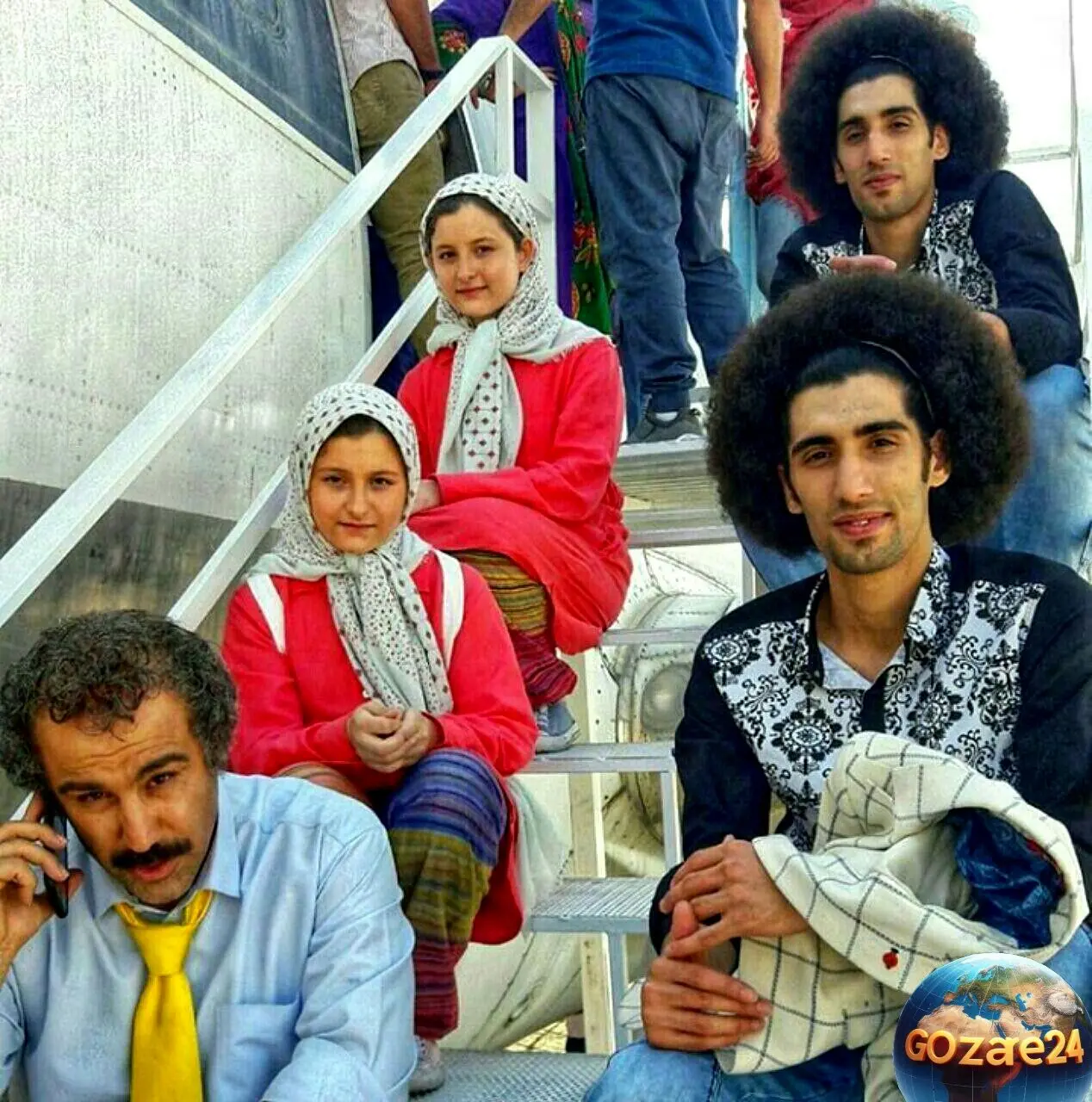 عکس دوقلوهای سریال پایتخت کنار دریای خزر | زندگی آرام و هنرهای موسیقی مجتبی و مصطفی بلال حبشی