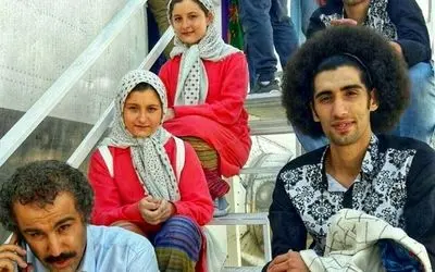 عکس دوقلوهای سریال پایتخت کنار دریای خزر | زندگی آرام و هنرهای موسیقی مجتبی و مصطفی بلال حبشی
