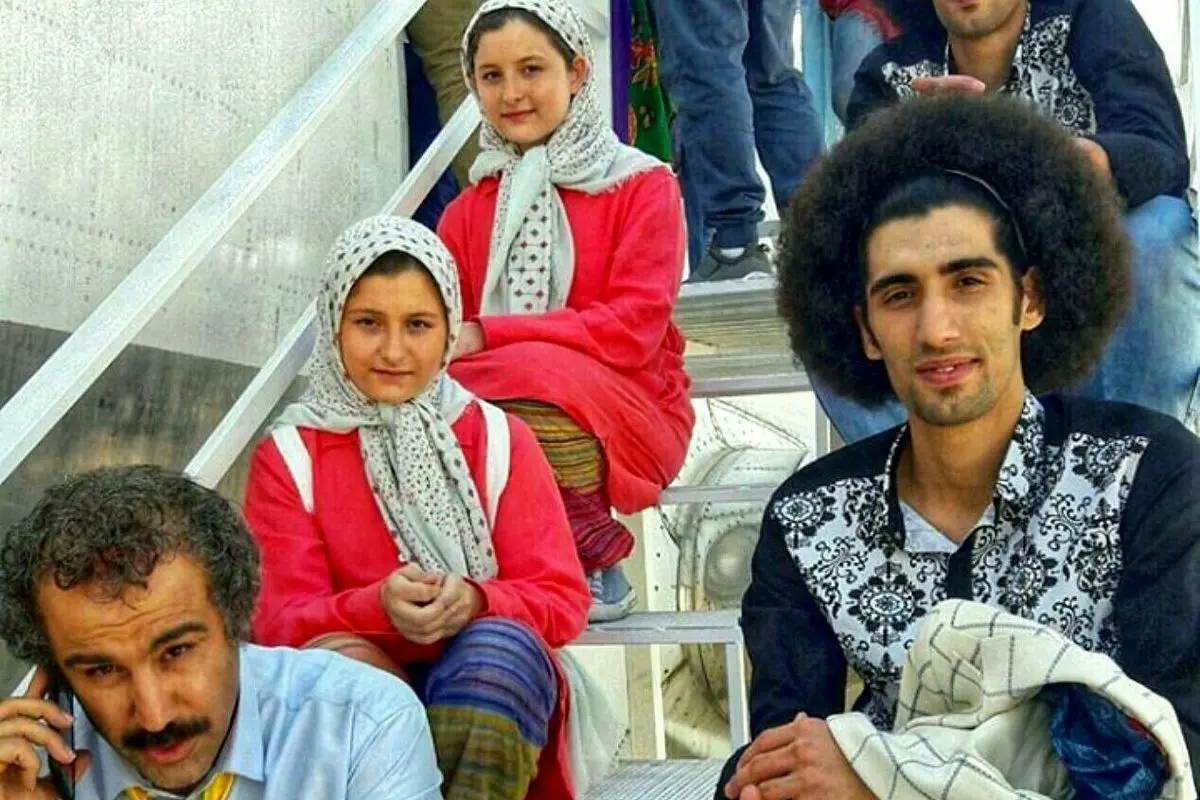 عکس دوقلوهای سریال پایتخت کنار دریای خزر | زندگی آرام و هنرهای موسیقی مجتبی و مصطفی بلال حبشی