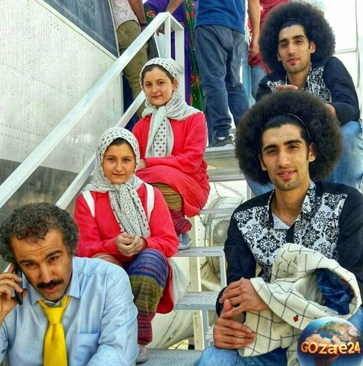 عکس دوقلوهای سریال پایتخت کنار دریای خزر | زندگی آرام و هنرهای موسیقی مجتبی و مصطفی بلال حبشی