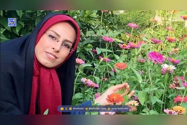 بیوگرافی کامل و عکس‌های جدید نرگس سادات پناهی، گوینده خبر محبوب تلویزیون ایران و همسرش در مراسم عقد