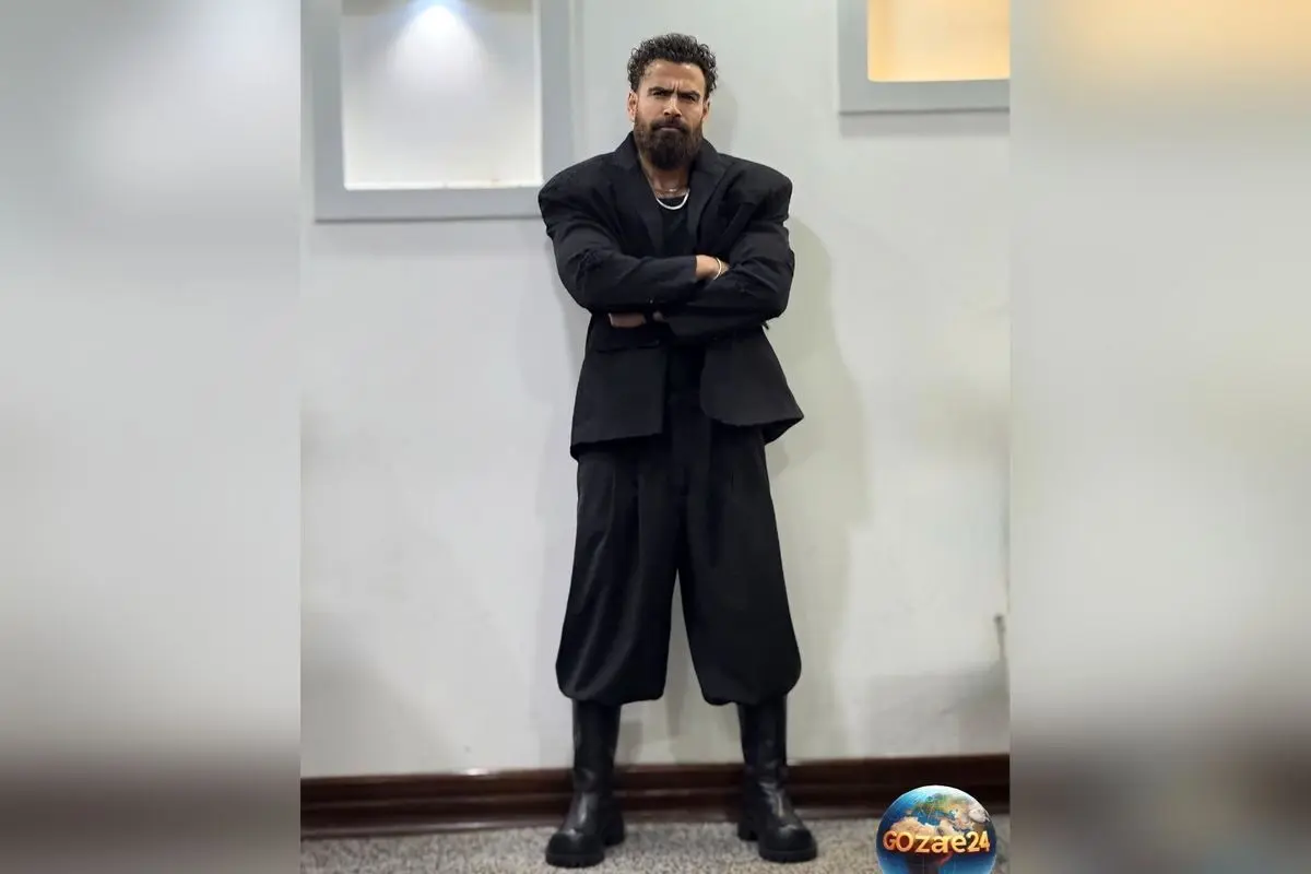 معین زد با تیپ رسمی و متفاوت در کنسرتش پس از جنجال و انتقادات درباره لباس و کفش عجیبش