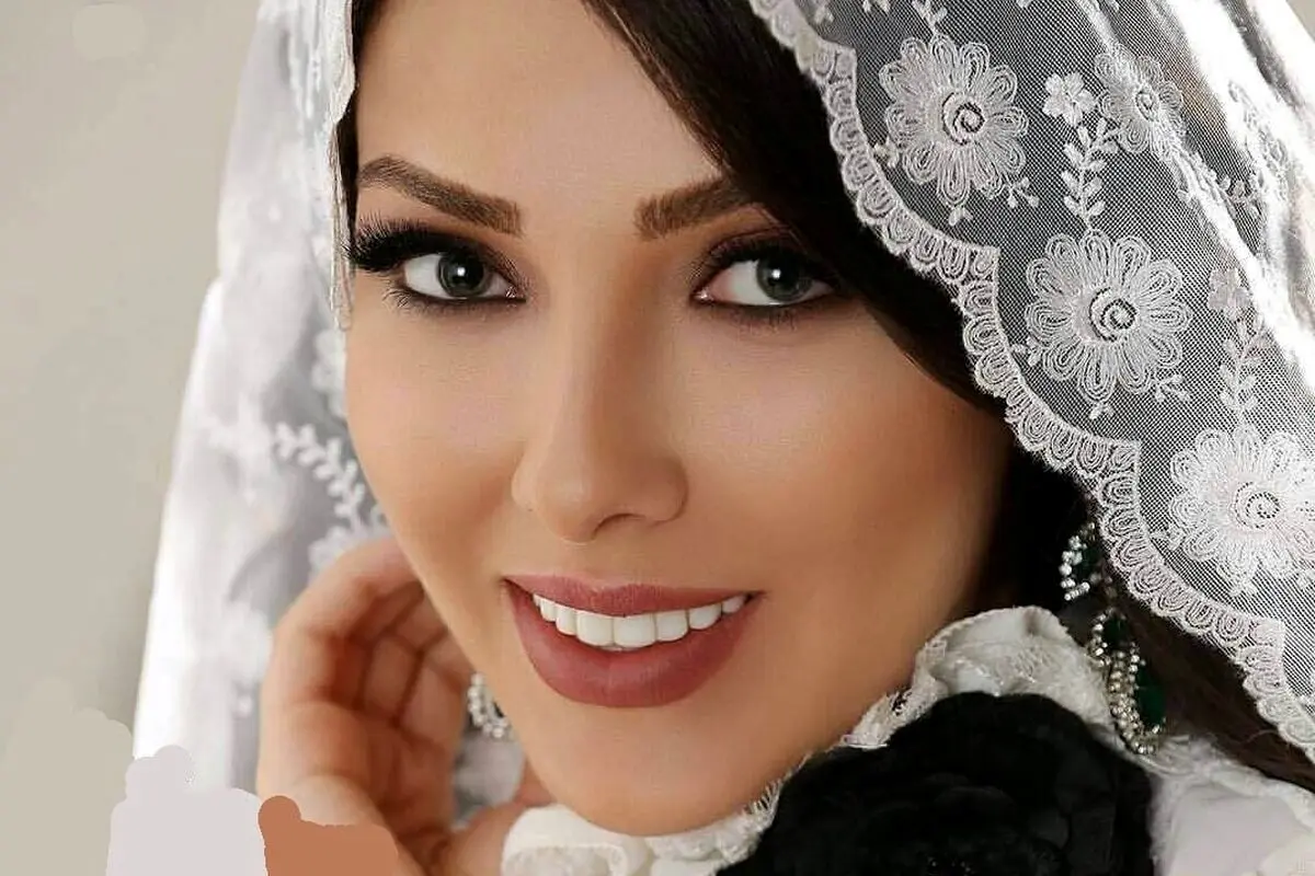 عروسی ساده و متفاوت خواهر لیلا اوتادی با داماد فوتبالی و کیک چمدان + تصاویر
