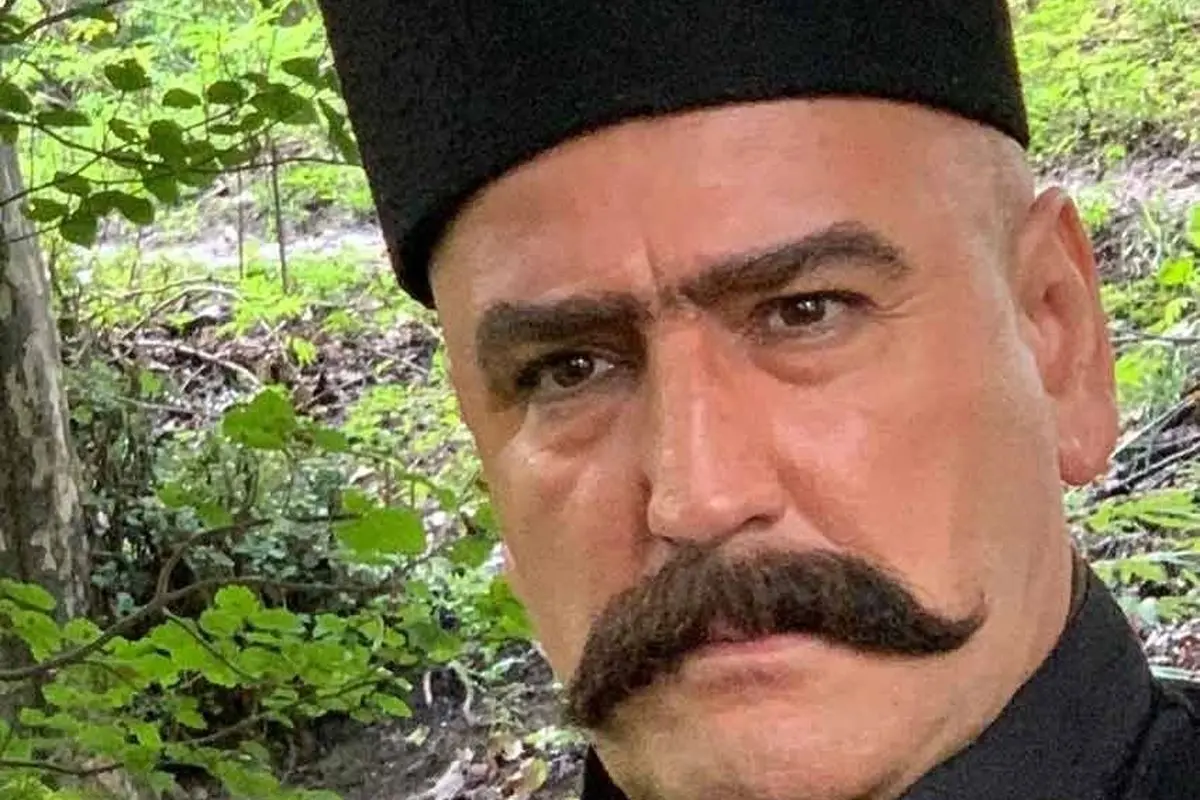 شازده مفخم در سریال "گیلدخت": صالح میرزاآقایی با همسر و فرزندان رشید و خندهرو، نشان میدهد چقدر بچههای سندار هم میتوانند شادیبخش باشند!