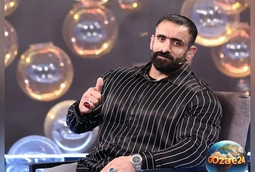 تصاویر خانه ساده و اصیل هادی چوپان در کنار فرش ماشینی و گیاهان، نماد ثروت و محبوبیت او در اوج زندگی