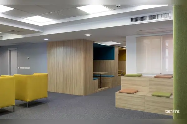 تصویر دیدنی بازیگر ایرانی در سفر خارجی و لحظه‌ای خاطره‌انگیز با معماری بی‌نظیر جهان!