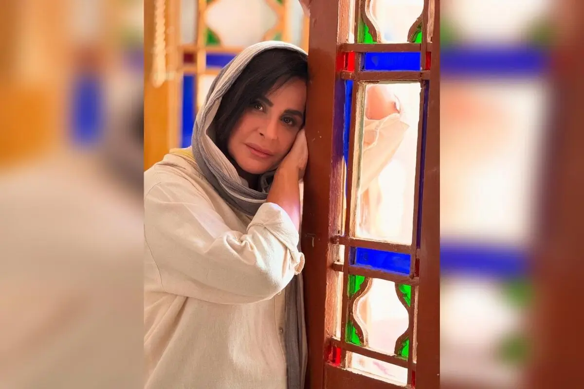 سیما تیرانداز در سکوتی عمیق: فراموشم شد رنج می‌کشی!  
کپشن‌اش نشان می‌دهد که چقدر احساسات درونی او عمیق است؛ نگاهی نوین به زندگی و احساسات سلبریتی محبوب ایران