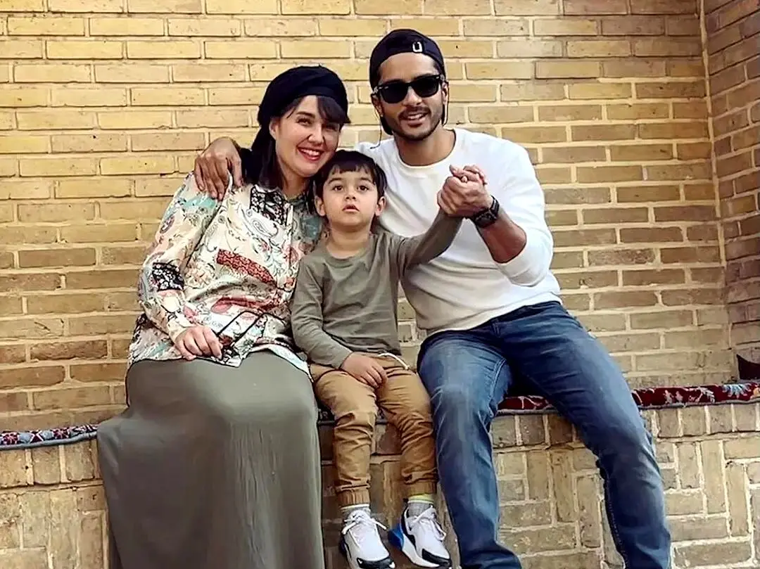 تیپ و استایل خاص گلوریا هاردی در سفر به کیش به همراه خانواده