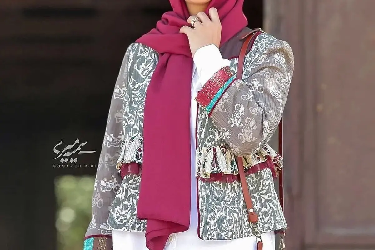 سوگل طهماسبی با انتشار عکس جدید در اینستاگرام، پز لوکس خودروی گران‌قیمتش را نشان داد!