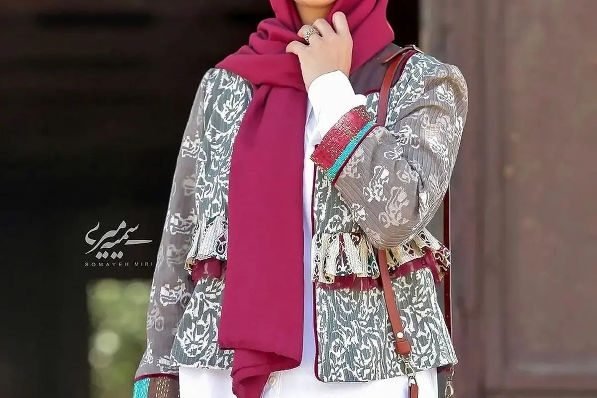 سوگل طهماسبی با انتشار عکس جدید در اینستاگرام، پز لوکس خودروی گران‌قیمتش را نشان داد!