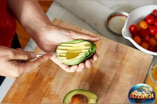 آموزش تهیه ناهار رژیمی با آووکادو و انار برای بدنسازان و سالم‌خورها | ارزان، سالم و لذیذ + فیلم آموزشی