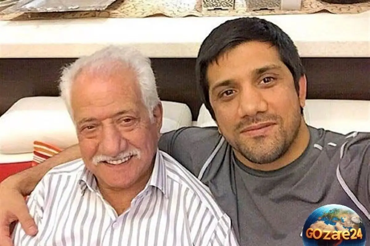 عکس کمتر دیدهشده از علیرضا دبیر در کنار پدرش در حال خوردن نیمرو و صبحانه ساده در خانه پدری
