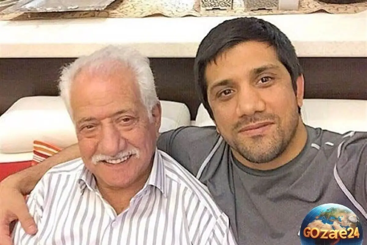 عکس کمتر دیده‌شده از علیرضا دبیر در کنار پدرش در حال خوردن نیمرو و صبحانه ساده در خانه پدری
