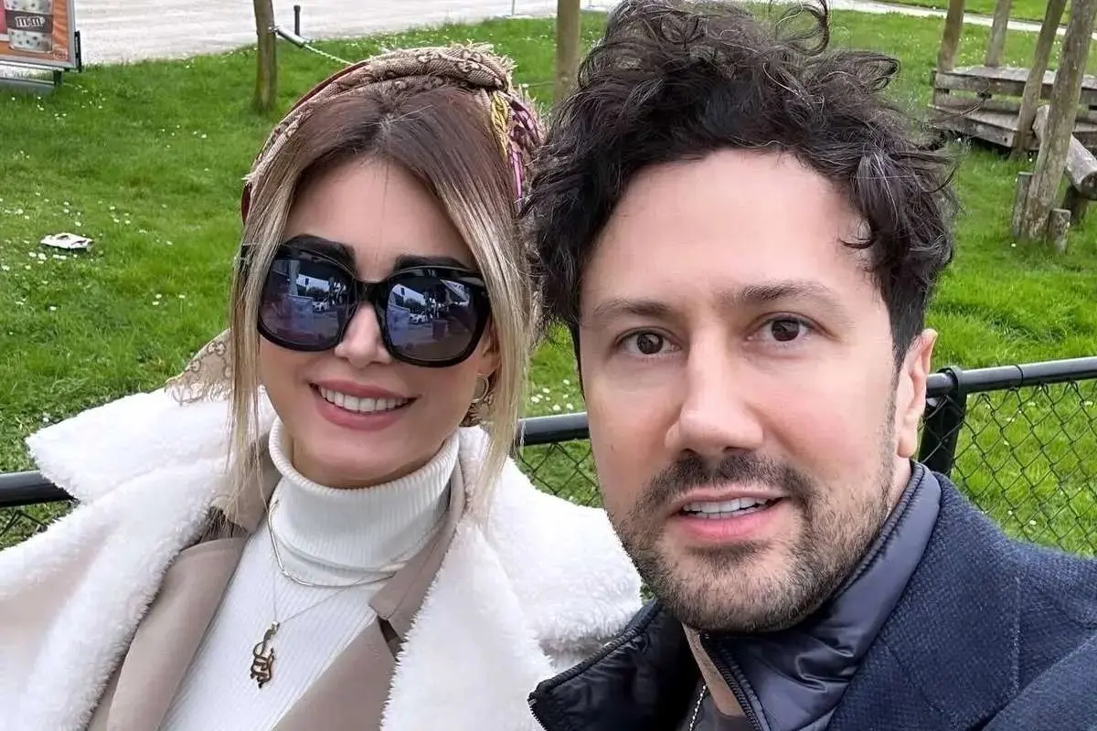 طلافروشی جدید شاهرخ استخری با طراحی مدرن، کاغذ دیواری‌های لوکس و چیدمان خاص افتتاح شد