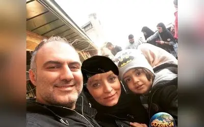 رایان سرلک در برنامه 1001: لحظه احساسی و دیدنی شنیدن صدای پدر و مادرش