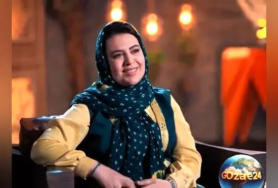 گیتی قاسمی در برنامه جوکر بانوان با لحظه‌ای خنده‌دار و دیدنی، شباهت دوران دبیرستانش را نشان داد!
