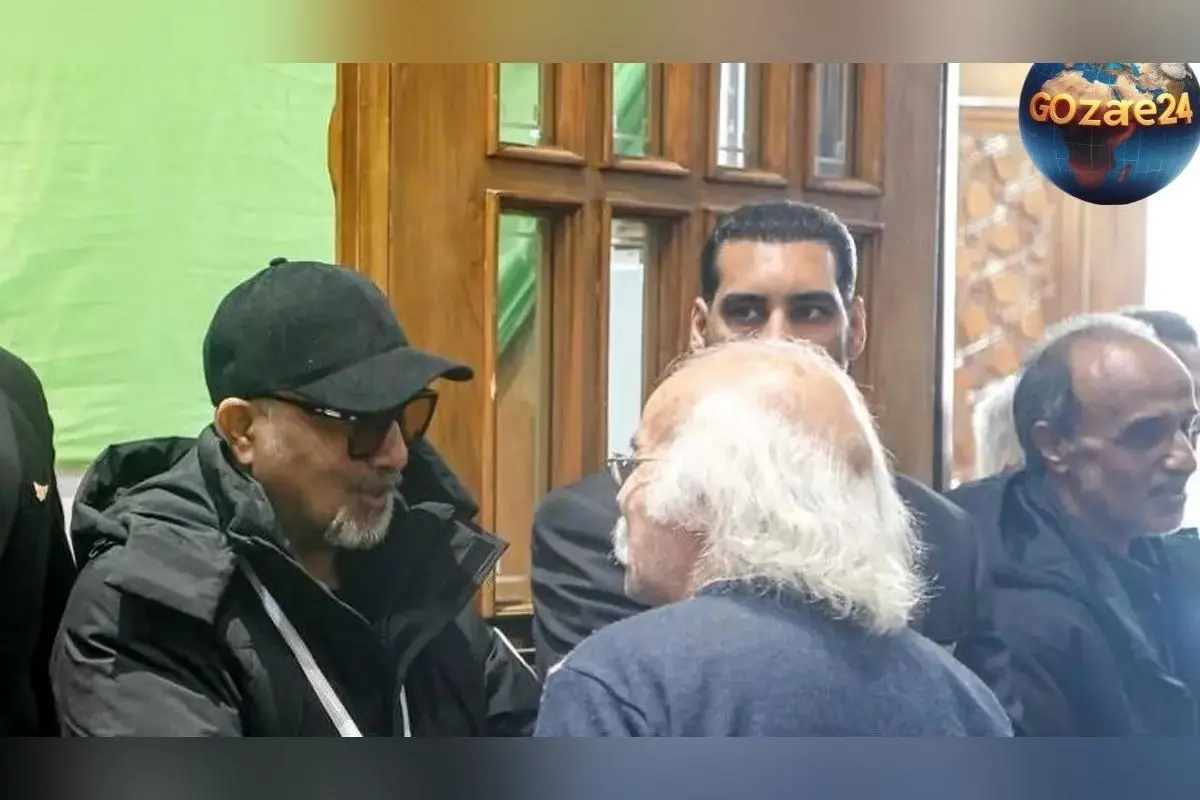 حضور رضا عطاران با بادیگارد در مراسم ختم پدر و طراحی لوکس میز عزای او در مشهد