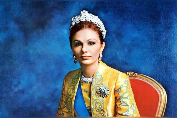 یادگاری نادر فرح پهلوی در کاخ صاحبقرانیه: پرتره کم‌نظیر مربوط به سال ۱۳۵۷ در معرض دید عموم