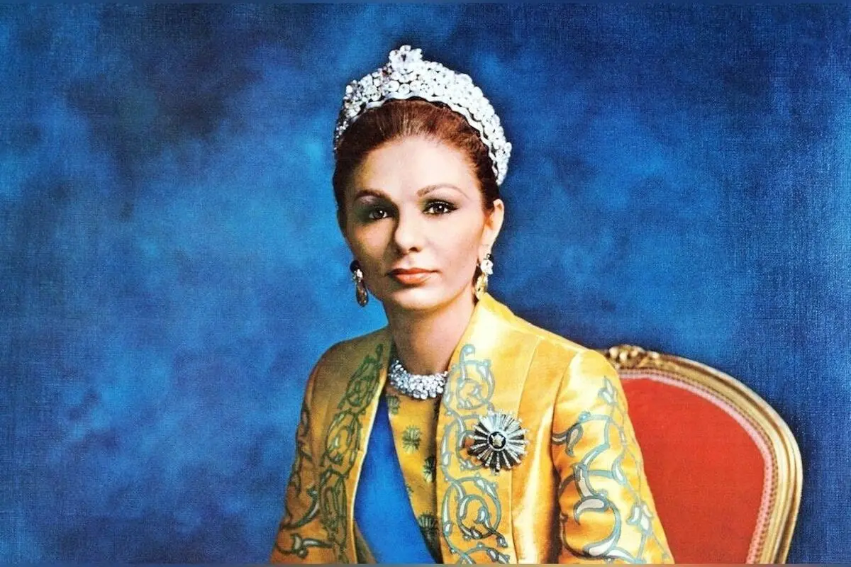 یادگاری نادر فرح پهلوی در کاخ صاحبقرانیه: پرتره کم‌نظیر مربوط به سال ۱۳۵۷ در معرض دید عموم
