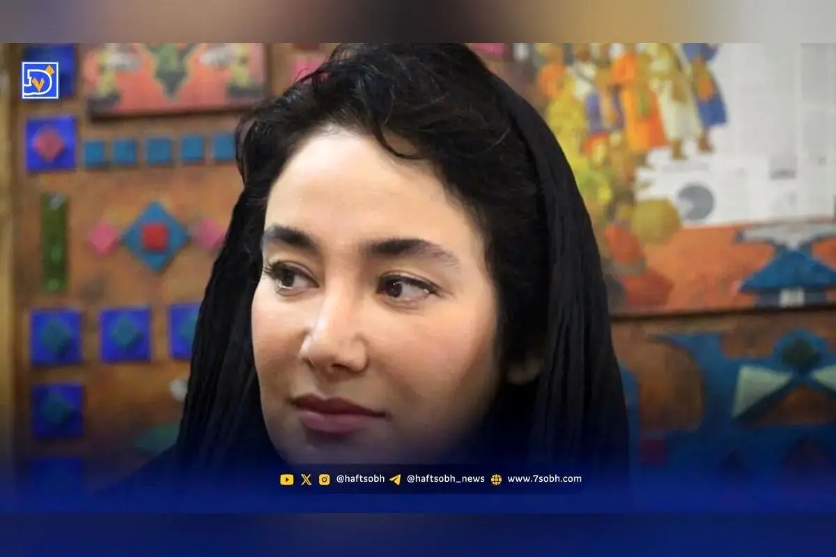 درخشش پاییزی بهاره افشاری با میکاپ شاین و استایل جسورانه نارنجی