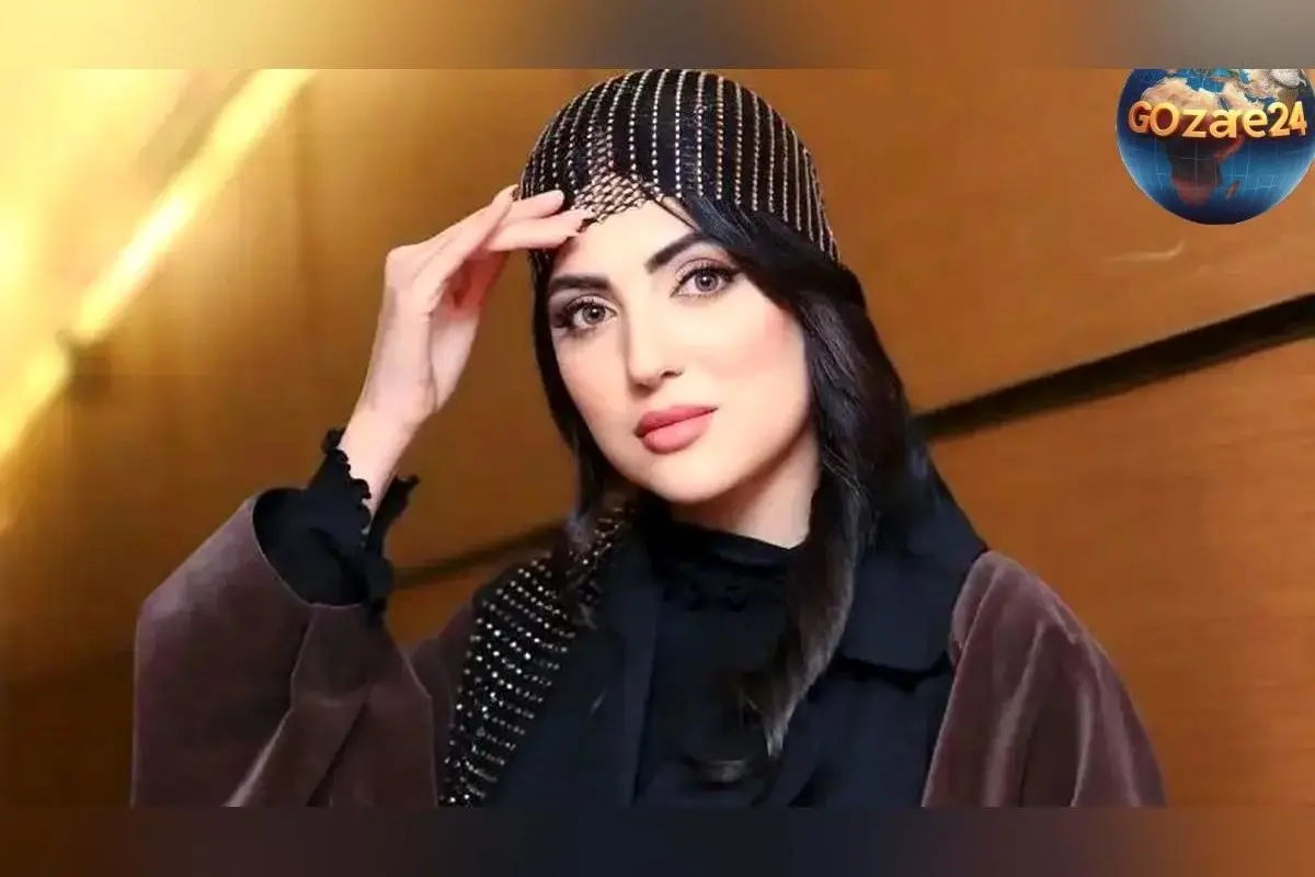 عکس هلیا امامی با بابانوئل و استایل کریسمسی قرمز و مشکی در آستانه سال نو میلادی