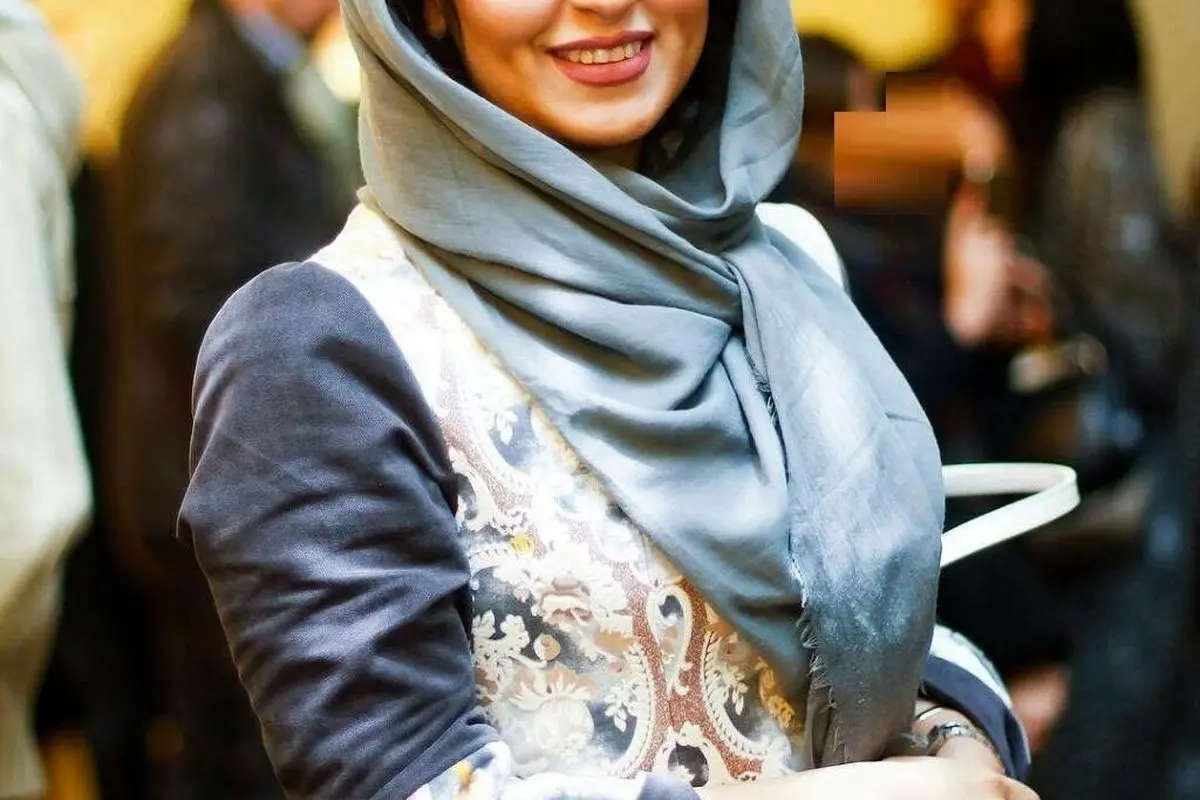 استایل پاییزی شیک و کلاسیک فریبا طالبی با تم آبی و نارنجی ترند ۱۴۰۲