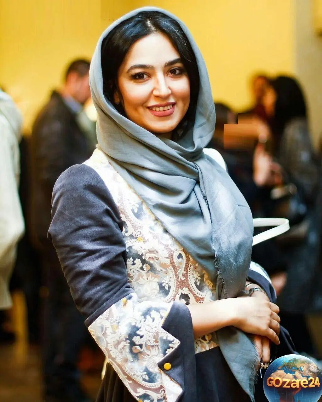 استایل پاییزی شیک و کلاسیک فریبا طالبی با تم آبی و نارنجی ترند ۱۴۰۲