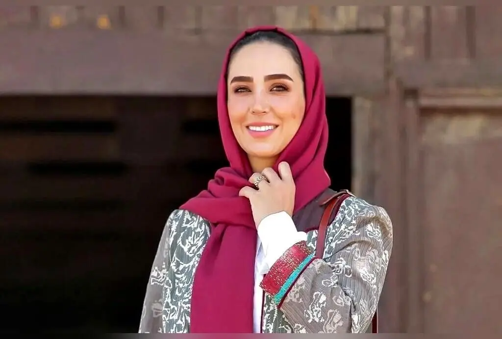 طراحی منحصر به فرد و سبز کافه سوگل طهماسبی با دیزاین ورودی خلاقانه و جذاب