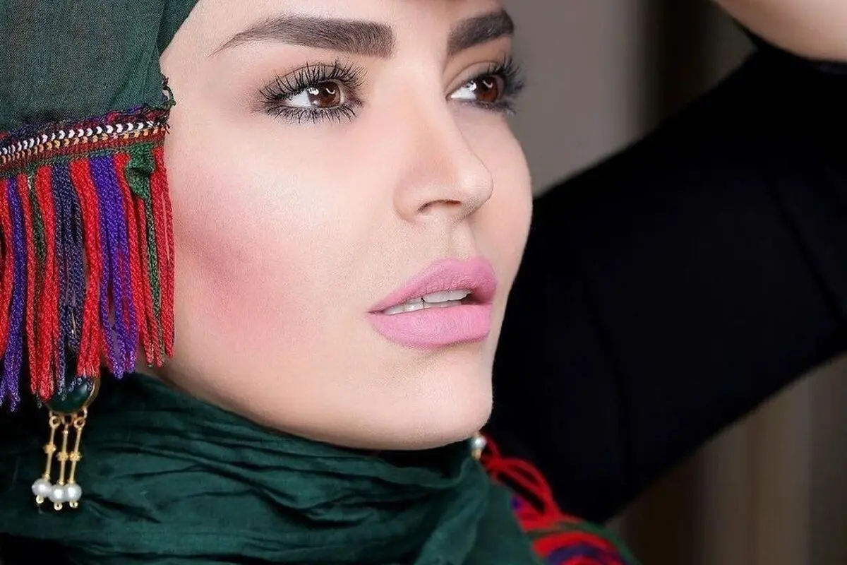 سپیده خداوردی با استایل لاکچری و فانتزی در اینستاگرام؛ پوشش شیک با شال برند و رنگ موی خاص