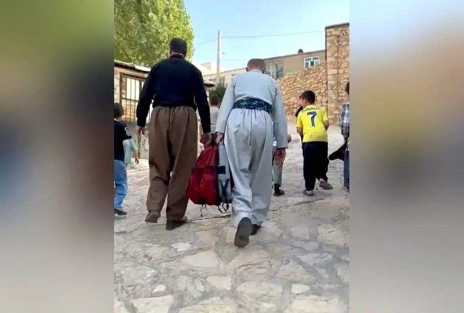 هوتن شکیبا و تیم همیاری برای کودکان روستاهای کم‌برخوردار کردستان: توزیع ۲۵۰ کیف و لوازم تحریر با هدف حمایت از تحصیل کودکان نیازمند