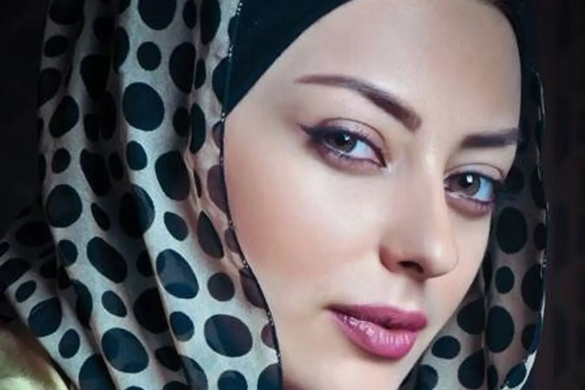 مانتو هنری نفیسه روشن با طرح برج آزادی؛ استایل زیبا و متفاوت در دنیای مد