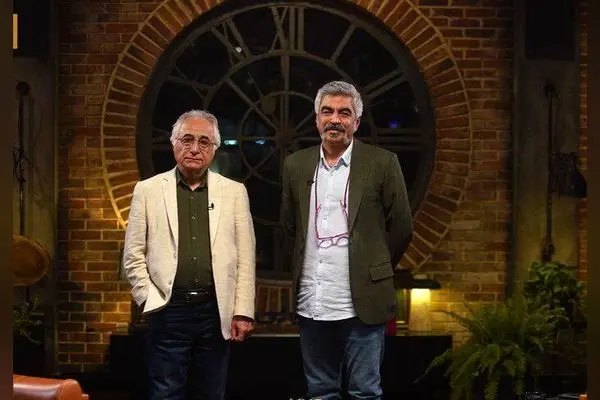 کتابخانه دیواری سروش صحت؛ طراحی مدرن و جذاب که حواس مهمانان را پرت می‌کند