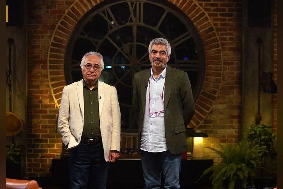 کتابخانه دیواری سروش صحت؛ طراحی مدرن و جذاب که حواس مهمانان را پرت می‌کند