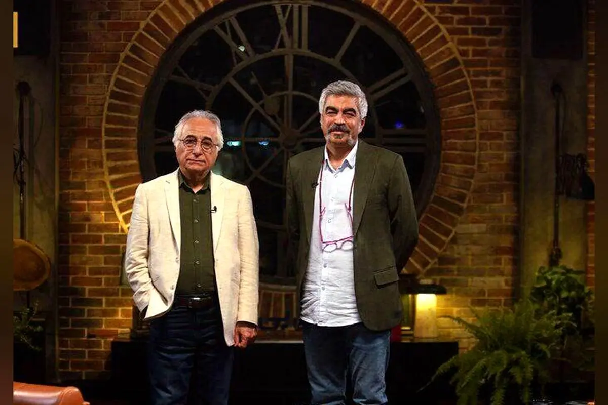کتابخانه دیواری سروش صحت؛ طراحی مدرن و جذاب که حواس مهمانان را پرت می‌کند