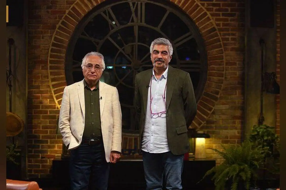 کتابخانه دیواری سروش صحت؛ طراحی مدرن و جذاب که حواس مهمانان را پرت می‌کند