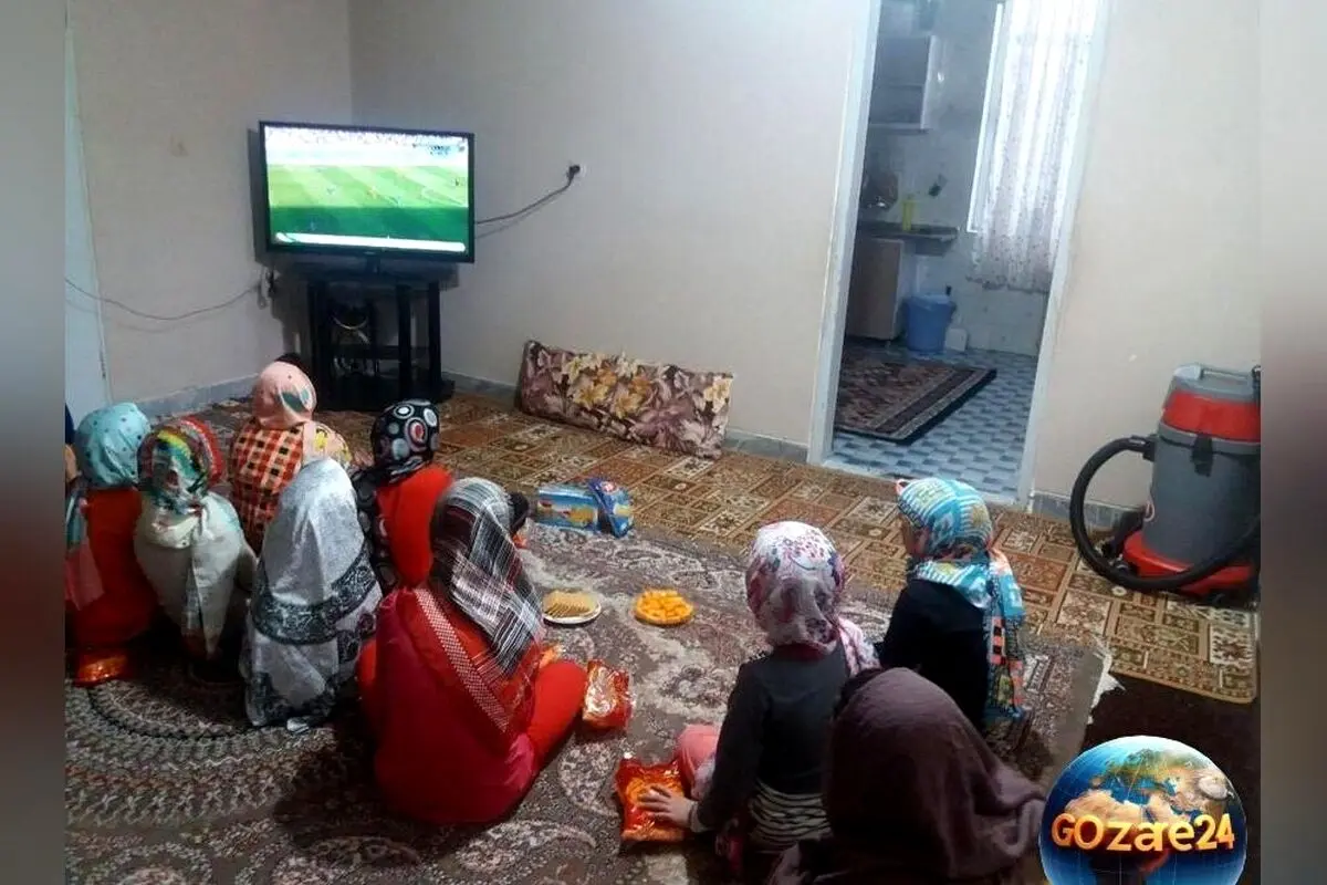 زوج خلاق برای تماشای دربی با رقابت جالب در خانه + عکس
