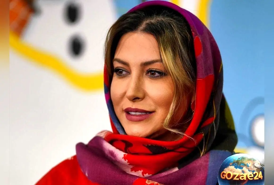 ست مانتوی پاییزی طرح‌دار فریبا نادری با پاپیون مشکی در فستیوال کردستان عراق | استایل نوستالژیک بازیگر ایرانی