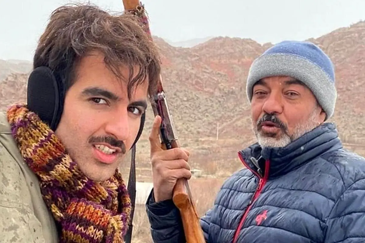 نگاهی به طراحی لوکس و دلباز خانه مجردی پاشا جمالی در سریال نون خ: ترکیبی از سبک کلاسیک، جزئیات منبت‌کاری، رنگ‌های گرم و عناصر هنری برای فضایی اصیل و مجلل