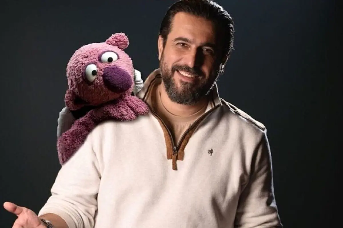 دکوراسیون جذاب و پرانرژی برنامه جدید محسن کیایی و جناب‌خان در شبکه نسیم؛ طراحی مدرن و گل‌آرایی‌های چشم‌نواز برای جذب مخاطب