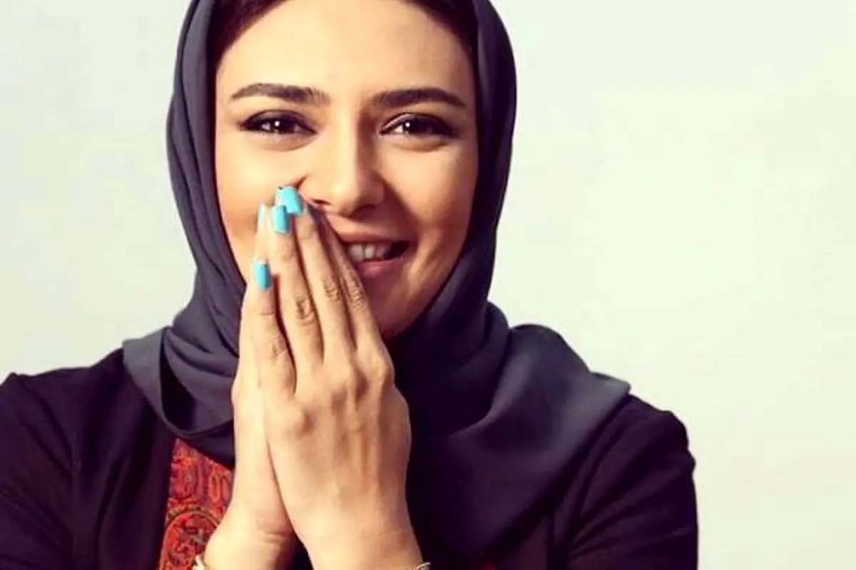 مدل استایل تابستانی لیندا کیانی با پیراهن و کت سنتی و مینی اسکارف، ظاهر منحصربفرد و خنک در صفحات مجازی