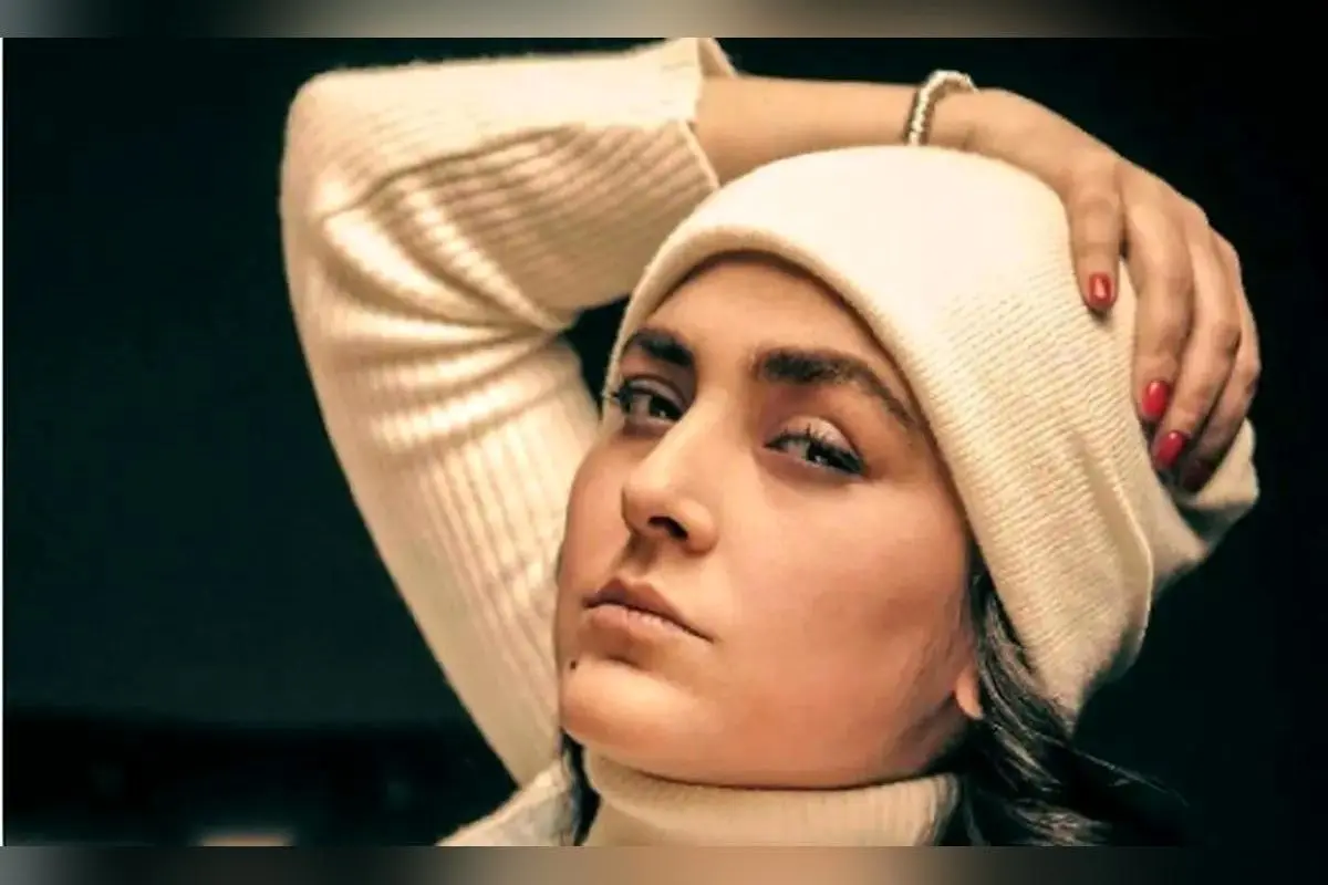 رونمایی هدی زین‌العابدین با استایل جین در جشنواره فیلم فجر شیراز: استایلی متفاوت و جسورانه در فرش قرمز