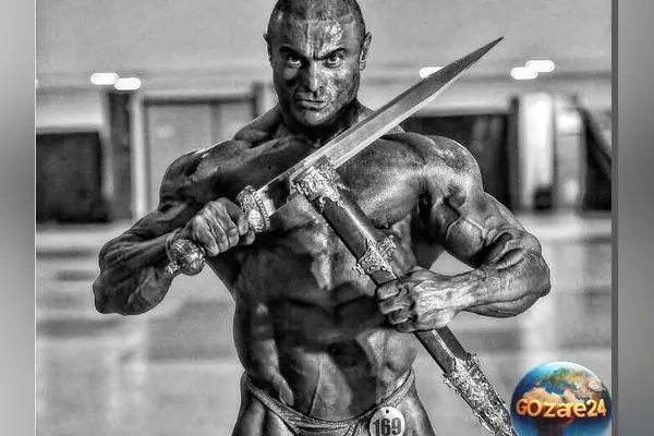 جعفر غفارنژاد بدنساز و خواننده مازندرانی با آهنگ محلی، نشان داد علاقه‌اش به فرهنگ بومی و استعداد چندجانبه خود