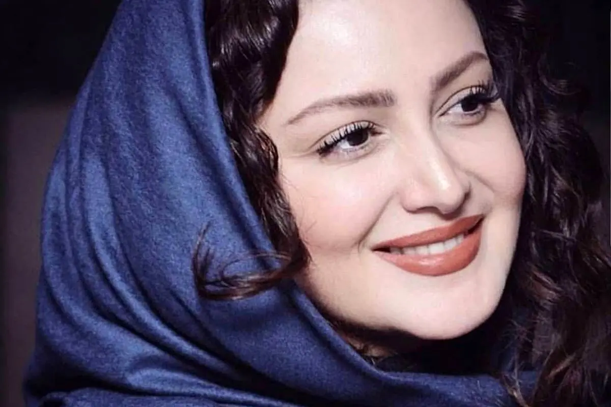 شیلا خداداد با استایل ساده و شیک در مهمانی کنار جواد عزتی و همسرش: زیبایی در سادگی