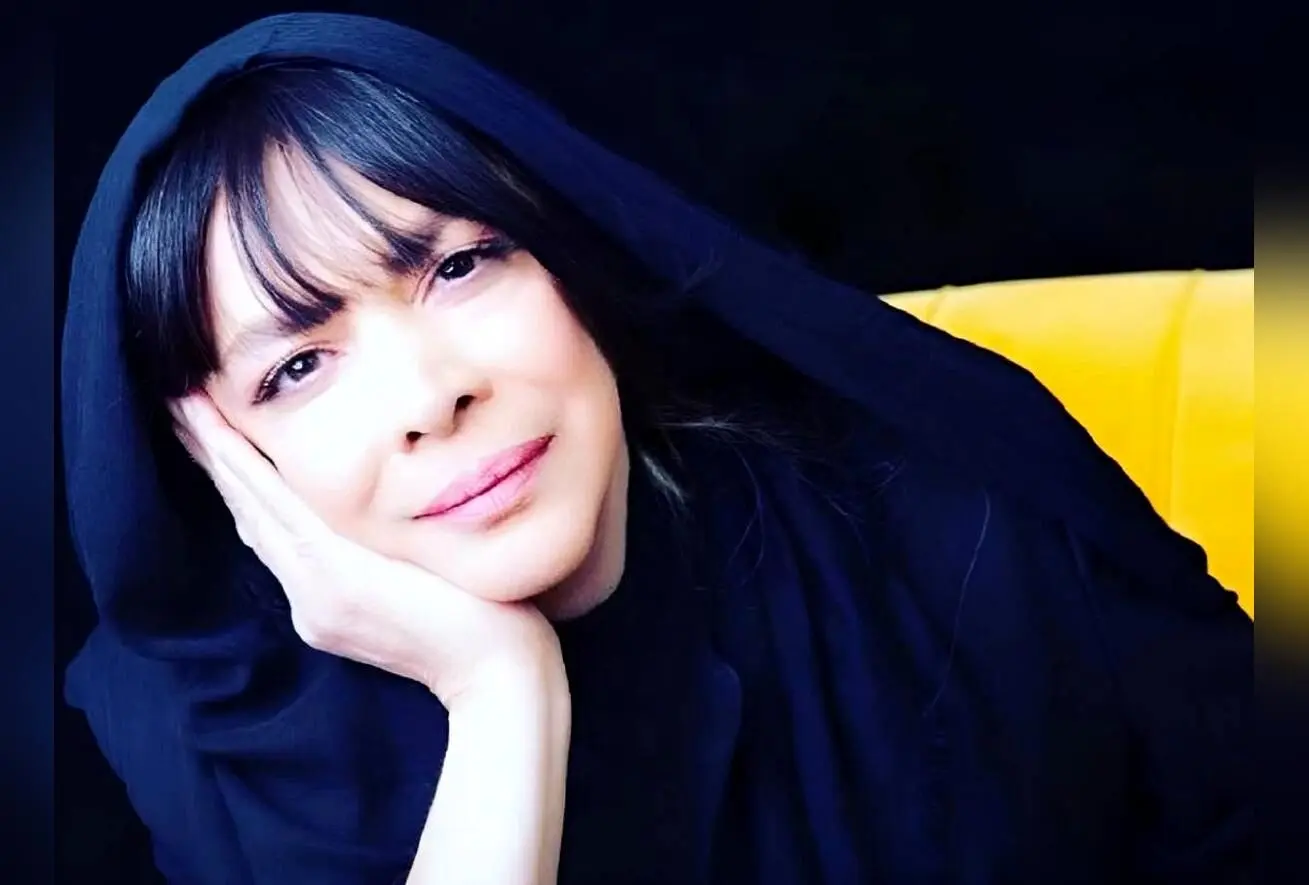سنگ مزار خاص و گل‌آرایی منحصر به فرد بیتا فرهی، هنرمند فقید کشورمان در بهشت زهرا