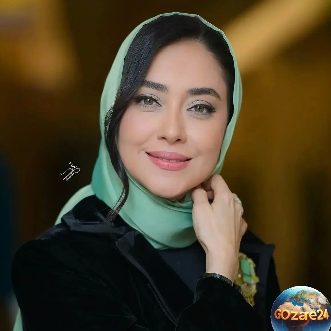 بهاره کیان افشار با استایل مشکی و مجلسی در کنار پیام امیدبخش: نماد مهربانی و تجدید حیات