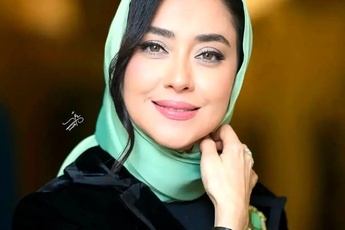 بهاره کیان افشار با استایل مشکی و مجلسی در کنار پیام امیدبخش: نماد مهربانی و تجدید حیات