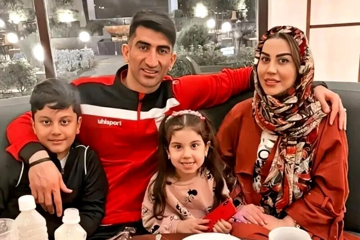 عکس لو رفته از اکرم بانو در ۱۹ سالگی کنار دروازه‌بان معروف؛ تغییر چهره باورنکردنی و داستان زندگی همسر علیرضا بیرانوند