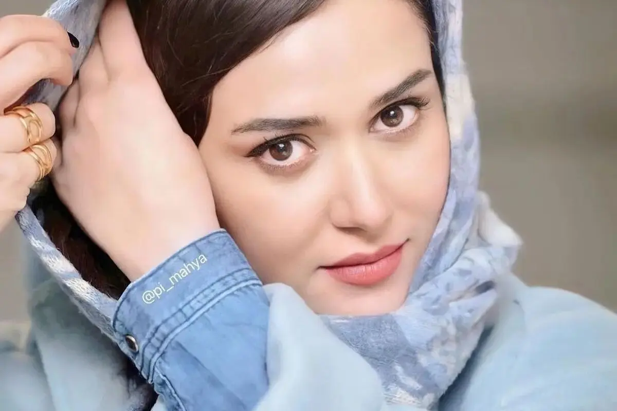 سلیقه خاص پریناز ایزدیار در دکور خانه با شمع و گل‌های طبیعی؛ ایده‌های جذاب و نکات ایمنی برای فضای دلنشین