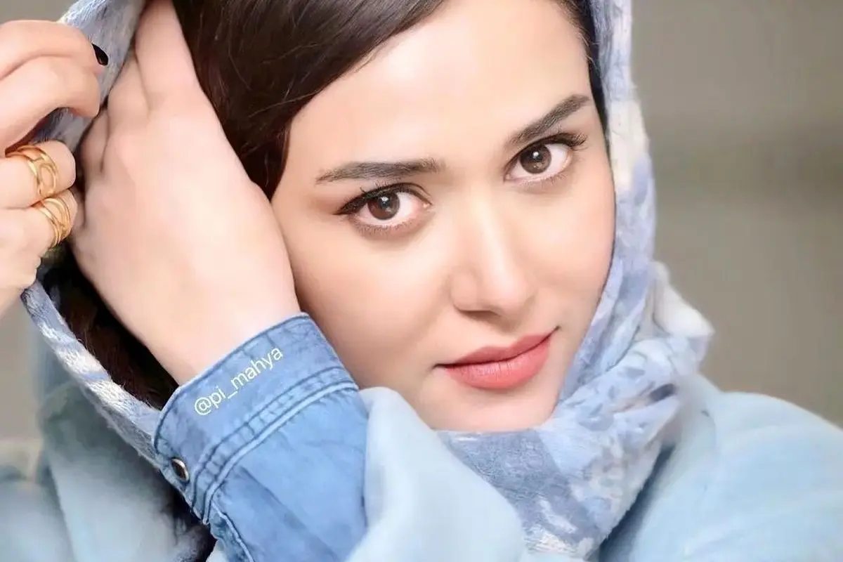 سلیقه خاص پریناز ایزدیار در دکور خانه با شمع و گلهای طبیعی؛ ایدههای جذاب و نکات ایمنی برای فضای دلنشین